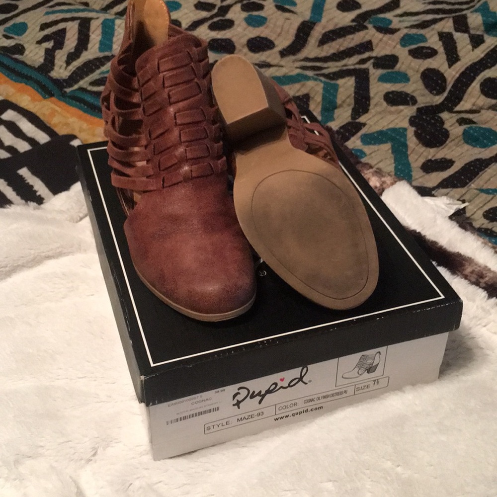 Qupid distressed strappy booties